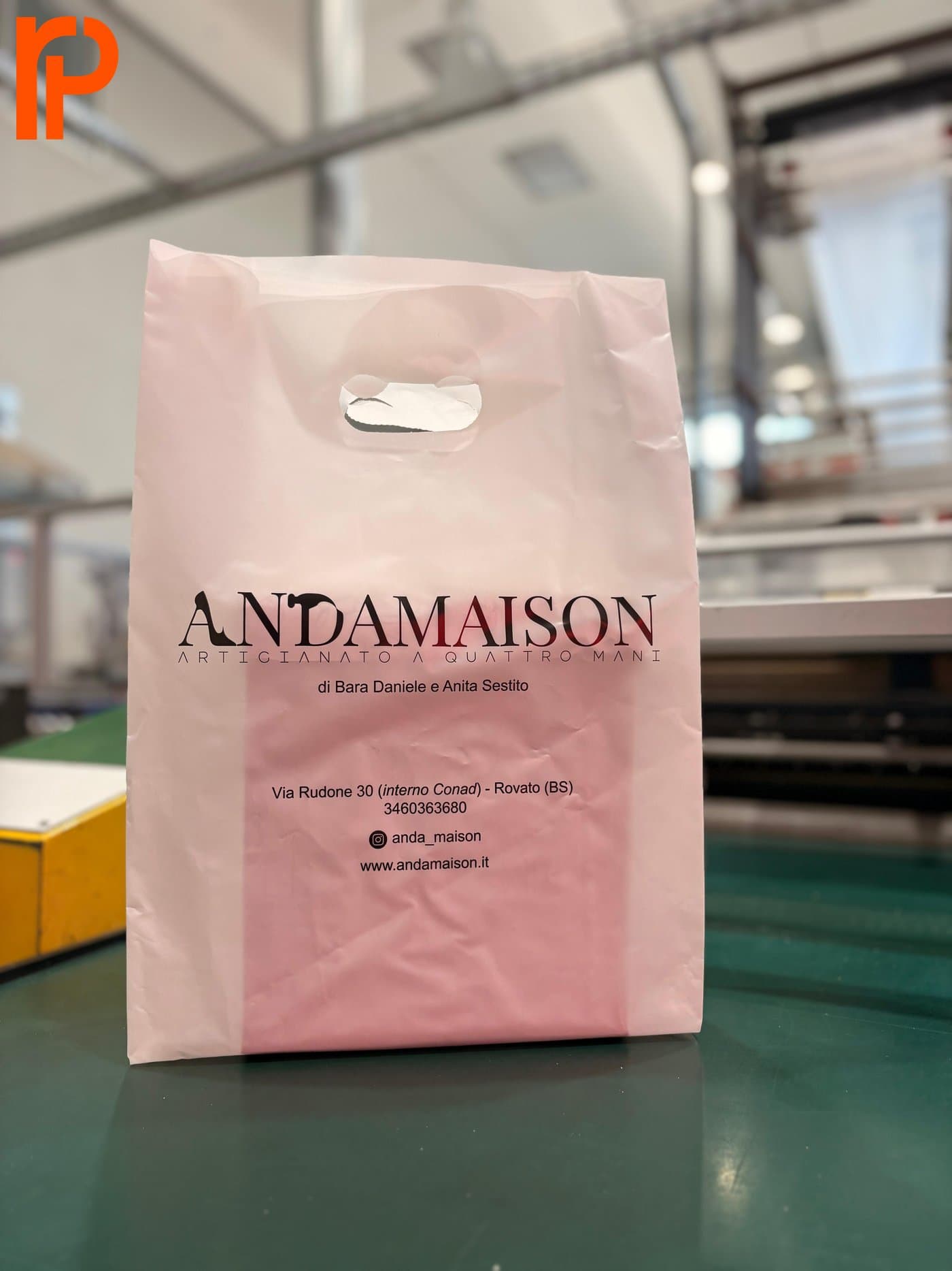 Busta personalizzata realizzata per Andamaison, artigianato