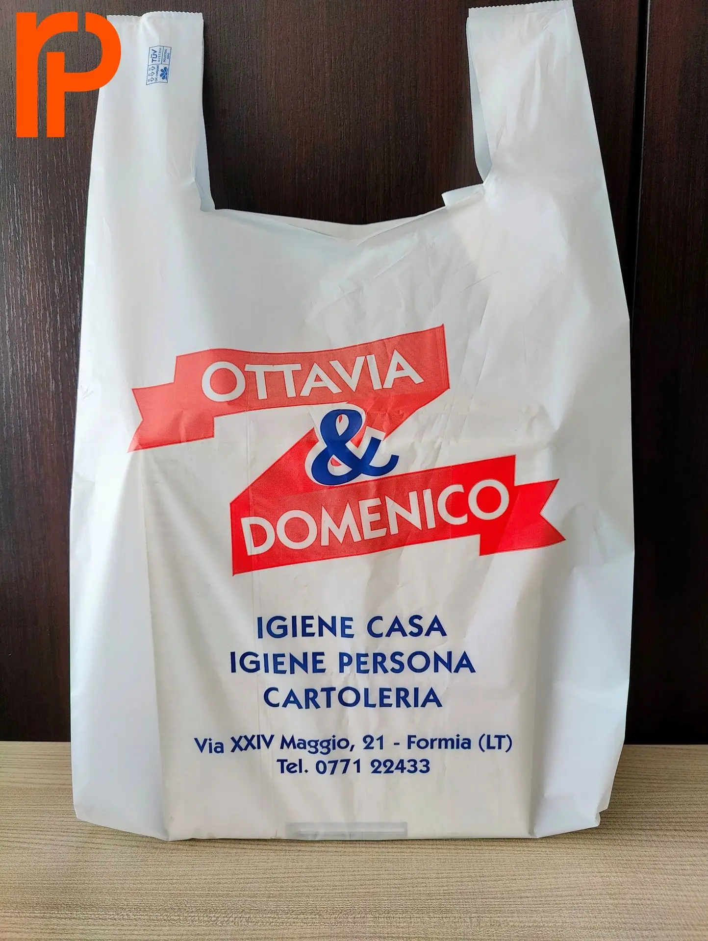 shopper manico a canotta negozio di detersivi